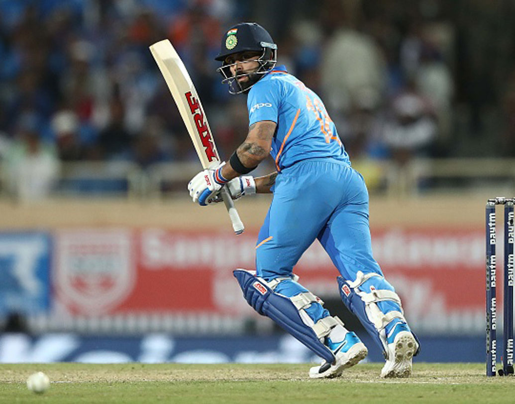 কোহালি নির্ভরতা: এক সময় ভারতীয় দল ছিল বড্ড বেশি সচিন নির্ভর। আর এখন দলটা কোহালি নির্ভর। সব ম্যাচে বিরাট রান পাবেন এটা হতে পারে না। আর তিনি অল্প রানে আউট হলেই চাপে পড়ে যাচ্ছে দল। বিশেষ করে রান তাড়া করার ক্ষেত্রে কোহালির উপর নির্ভরতা ক্রমেই প্রকট হচ্ছে।