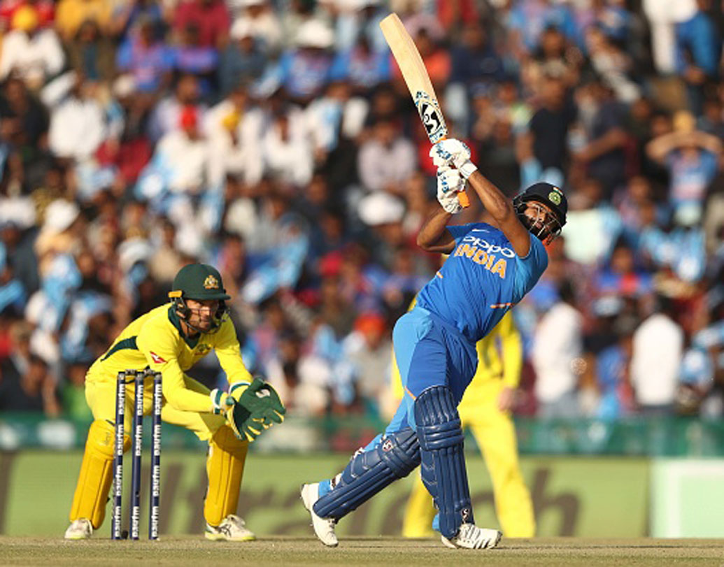 ব্যর্থ পন্থ: এক সময় ঋষভ পন্থকে ধোনির বিকল্প ভাবা শুরু হয়েছিল। তাঁরা যে কতটা ভুল, তা প্রমাণ করে দিলেন পন্থ নিজেই। কিপিংয়ে তিনি ধোনির ধারাকাছে নন। আর ব্যাট হাতে দু-একটা ভাল ইনিংস থাকলেও তা ম্যাচ জেতানোর জন্য যথেষ্ট নয়।