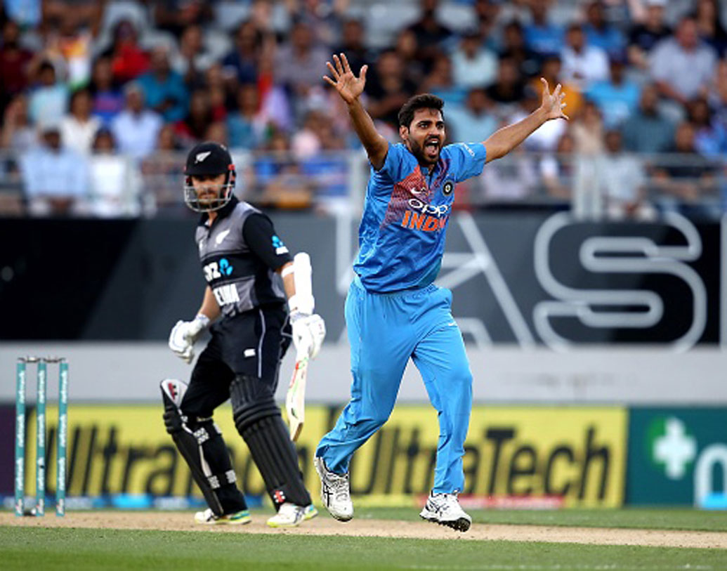 পেস আক্রমণ: বুমরা-শামি-ভুবিদের নিয়ে গড়া পেস আক্রমণ যথেষ্ট সমীহ আদায় করে নিয়েছিল। কিন্তু, বিশ্বকাপের আগে সেই ত্রয়ীদেরও ছন্দে মনে হল না। ভুবিকে বেশ ছন্নছাড়া মনে হল। ইংল্যান্ডের পরিবেশে এই তিন পেসারের ভূমিকা গুরুত্বপূর্ণ হবেই।