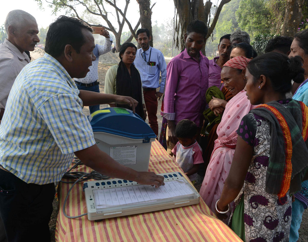 সঠিক ব্যক্তির ভোটদান নিশ্চিত করে এই ভিভিপ্যাট। এটিকে দ্বিতীয় ধাপের পর্যবেক্ষণও বলা যেতে পারে। ইলেকট্রনিক ভোটমেশিন বা বৈদ্যুতিন ভোটযন্ত্রের সঙ্গে জুড়ে দেওয়া হয় ভিভিপ্যাট।