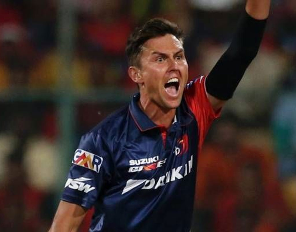 দিল্লি ক্যাপিটালসের অন্যতম তারকা ক্রিকেটার ট্রেন্ট বোল্ট। নিউজিল্যান্ডের এই বাঁ হাতি বোলার যে কোনও সময়ই ভয়ঙ্কর। আর পরিবেশ সুইংয়ের সহায়ক হলে তো কথাই নেই। দিল্লির ট্রাম্প কার্ড হতে পারেন তিনি।