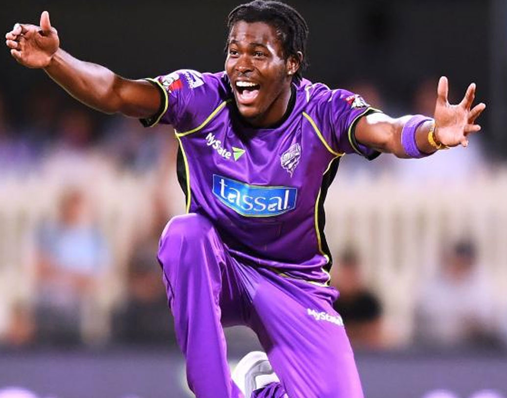 রাজস্থান রয়্যালসের অলরাউন্ডার জোফ্রা আর্চার অপর এক তারকা ক্রিকেটার। ২৩ বছরের এই তরুণ খুব তাড়াতাড়ি ইংল্যান্ডের জাতীয় দলে খেলবেন বলে মনে করা হচ্ছে। এই মুহূর্তে কেরিয়ারের শীর্ষে রয়েছেন তিনি। বল হাতে বিপক্ষকে গুঁড়িয়ে দিতে দলের ট্রাম্প কার্ড হতে পারন জোফ্রা।