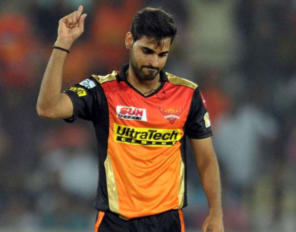 সানরাইজার্সের হায়দরাবাদের স্পিডস্টার ভুবনেশ্বর কুমার আইপিএলের অন্যতম আকর্ষণ। সুইং, স্লো, নিখুঁত ইয়র্কারে ভুবির বেশ সুনাম রয়েছে। আইপিএলের মাঠে হায়দরাবাদের সুর্যোদয়ের অন্যতম কারিগর হতে পারেন তিনি।