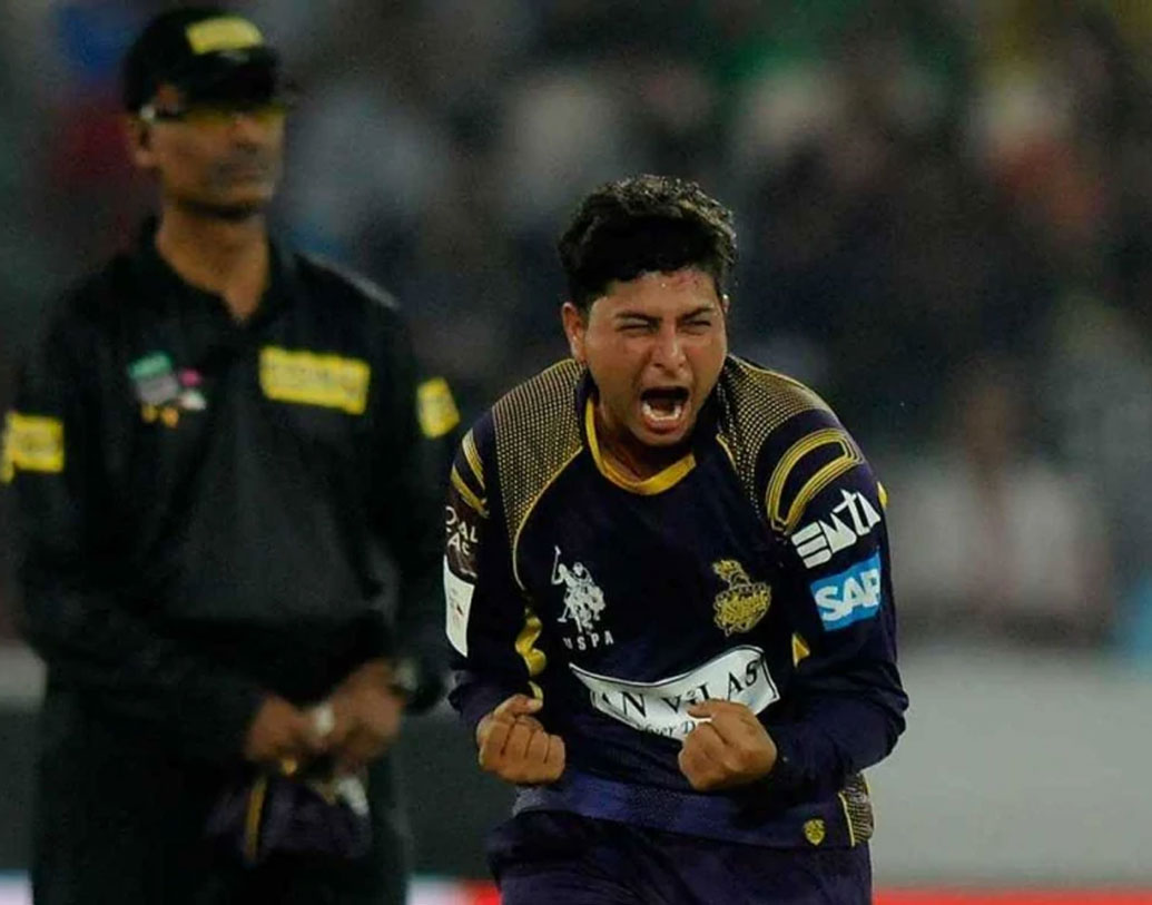 কলকাতা নাইট রাইডার্সের ট্রাম্প কার্ড হতে পারেন কুলদীপ যাদব। বাঁ হাতি এই চায়নাম্যান কেকেআরের অন্যতম তারকা। চায়নাম্যানের কব্জির ভেলকিতে কত জন ব্যাটসম্যান ঘায়েল হলেন, এ বার তারই অপেক্ষা।