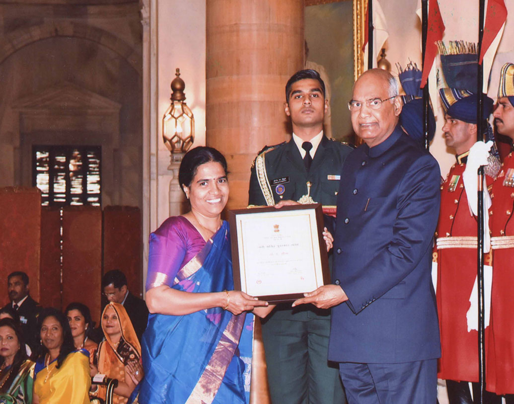 পরবর্তী চার বছর ধরে মালাবারে পরীক্ষামূলক ব্যবহারও শুরু হয় এই ব্রা-র। স্তনের ত্বকের তাপমাত্রা দেখে এই সেন্সর কোনওরকম অস্বাভাবিকতা থাকলে তা ধরে ফেলে, জানান সীমা।