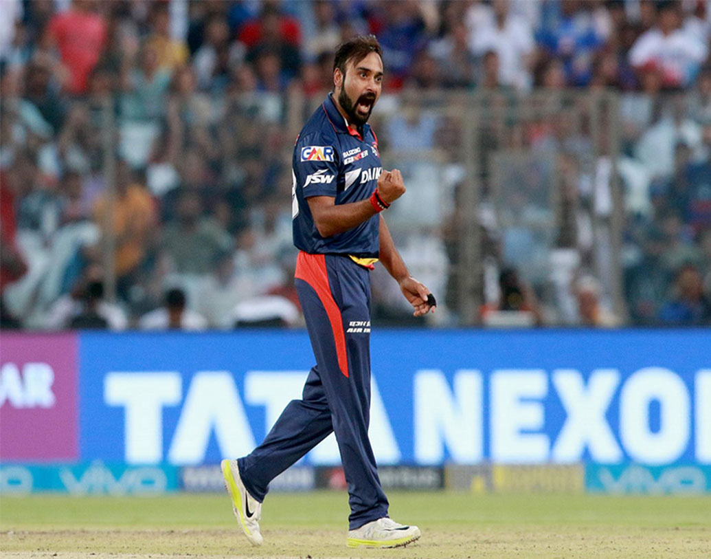 দিল্লি ক্যাপিটালসে রয়েছেন বছর ছত্রিশের অমিত মিশ্র। ইন্ডিয়ান প্রিমিয়ার লিগের সেরা বোলারদের এক জন তিনি। ১৩৬টি আইপিএল ম্যাচ খেলে নিয়েছেন ১৪৬টি উইকেট।