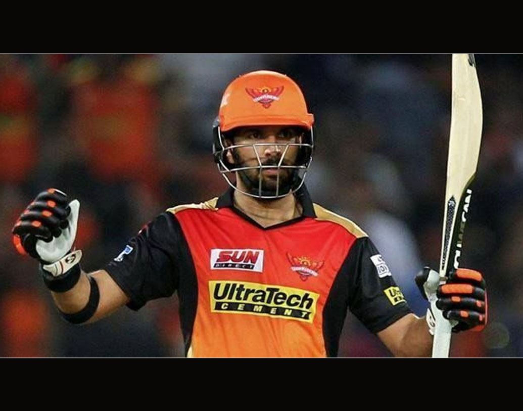 মুম্বই ইন্ডিয়ান্সের সবচেয়ে বয়স্ক ক্রিকেটার যুবরাজ সিংহ। ৩৭ বছর বয়সের যুবির ফ্যানরা চাইছেন তিনি আবারও পুরনো দাপট দেখান মাঠে।  চলতি বছরের নিলামে এই তারকার বেস প্রাইস ছিল ১ কোটি। ঠিক এই অঙ্কেই মুম্বই ইন্ডিয়ান্স দলে টেনে নিল ভারতীয় ক্রিকেটের অন্যতম সেরা ক্রাউড পুলারকে।