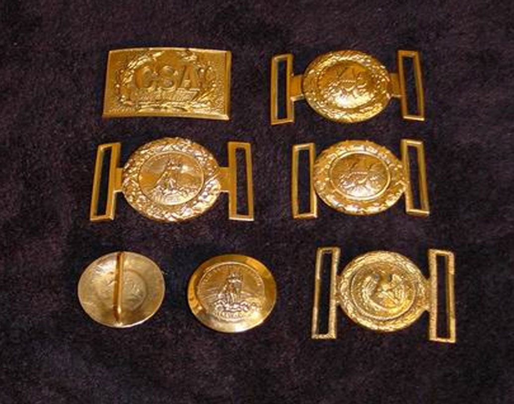 গৃহযুদ্ধের সঙ্গে যুক্ত নানা প্রত্নসামগ্রী সেখানে খুঁজে পাওয়া যেতে পারে, যেমন সামরিক পোশাকের বেল্ট বা বকলস এমনও খবর ছিল তাঁদের কাছে। সেই সময়ই মিলল এক অভিনব জিনিস।