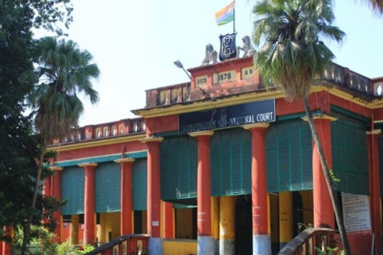 Lawyers of Chandan nagar court shows agitation