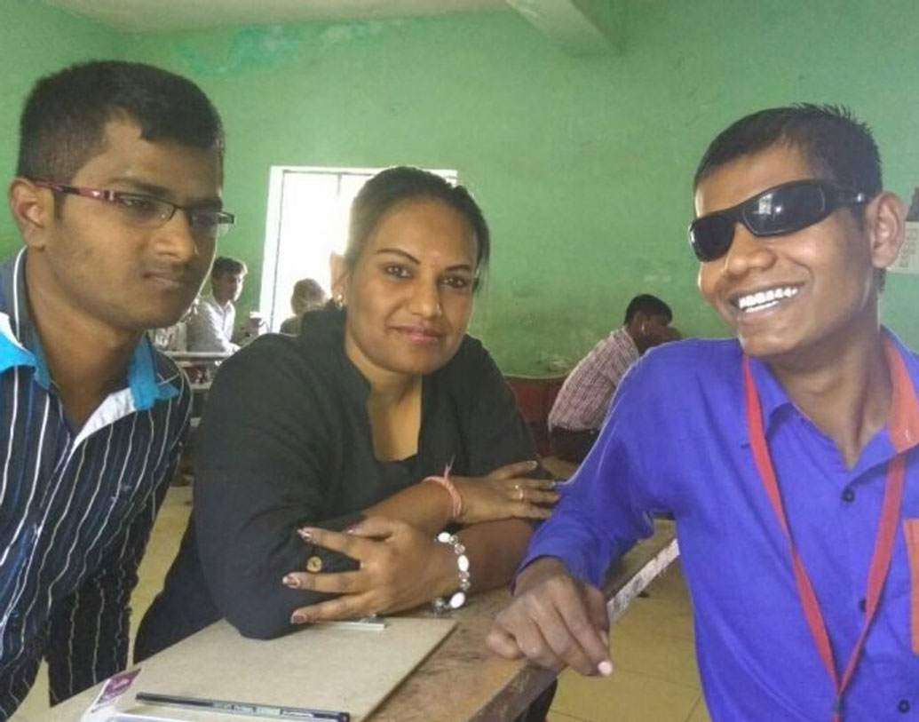 পুষ্পার মত, করুণা নয়। বন্ধু হয়ে মিশতে হবে শারীরিক ভাবে অক্ষম মানুষগুলোর সঙ্গে। নিজের পরীক্ষার সময় এত আনন্দ পাননি, যতটা এই পড়ুয়ারা ভাল নম্বর পেলে তাঁর আনন্দ হয়, জানান পুষ্পা।