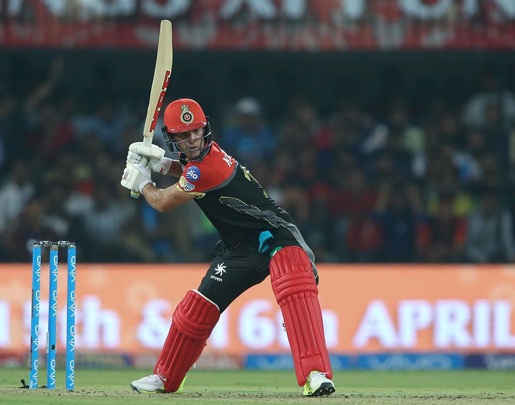 দশ নম্বরে রয়েছেন এবি ডেভিলিয়ার্স। ১৪১টি ম্যাচ খেলে ৩৯৫৩ রান করেছেন এবিডি। গড় ৩৯.৫৩।