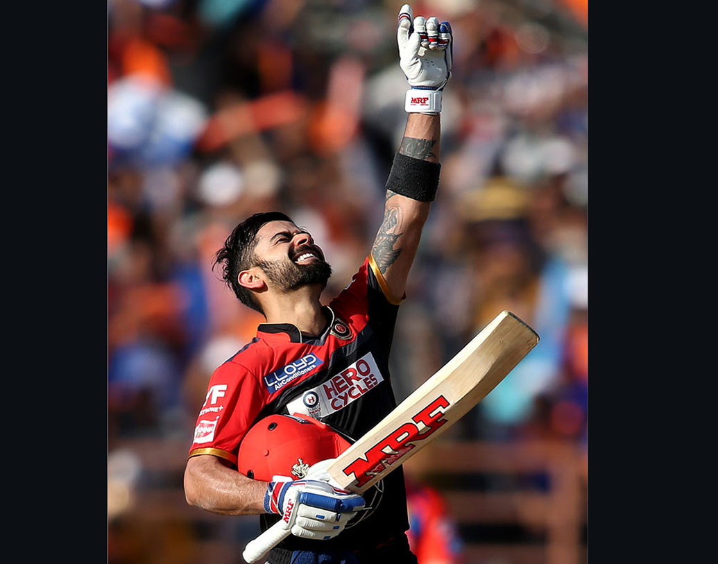 দ্বিতীয় স্থানে রানমেশিন বিরাট কোহালি। ১৬৩টি ম্যাচ খেলে ৪,৯৪৮ রান করেছেন বিরাট। তাঁর গড় কিন্তু প্রথম জনের চেয়ে বেশি, ৩৮.৩৫।