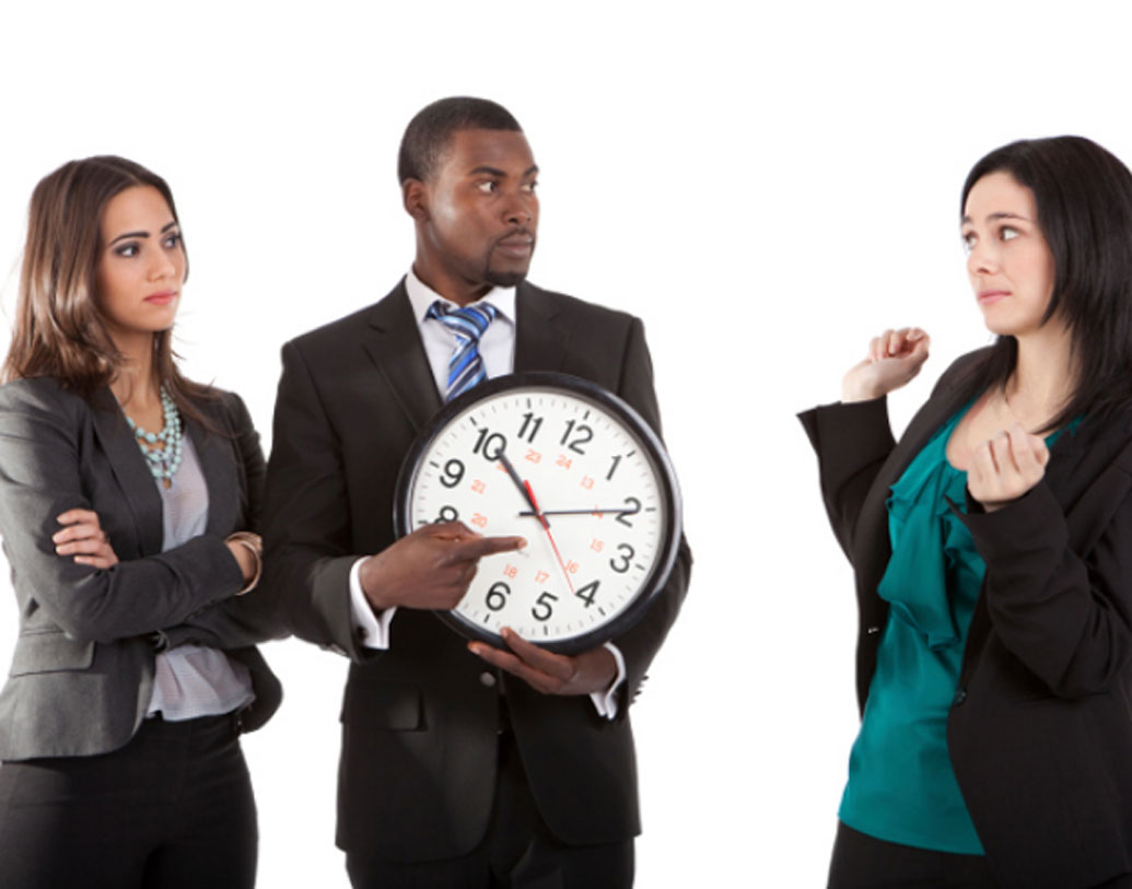 অফিসে রোজ দেরি। তিনি নাকি তাড়াতাড়িই বাড়ি থেকে বেরোন। কিন্তু রোজই দেরি হয়ে যায়। বেশির ভাগ মানুষ তা সামাল দেন কী ভাবে? সহজ কথায়, রাস্তার ট্রাফিকের অবস্থা খুব খারাপ। অর্থাৎ সব দোষ ট্রাফিকের ঘাড়ে দিয়ে নিজের ঘাড় বাঁচানো।