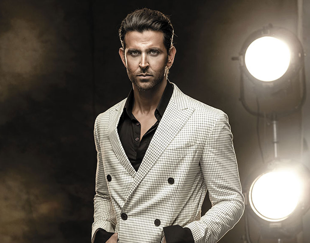 হৃত্বিক রোশন ছবিতে কাজ করার ব্যাপারে বেশ একনিষ্ঠ। ‘খুদগর্জ’, ‘কিং আঙ্কল’, ‘করণ-অর্জুন’, ‘কোয়েলা’-তে বাবা রাকেশ রোশনকে সাহায্য করেছেন তিনি।