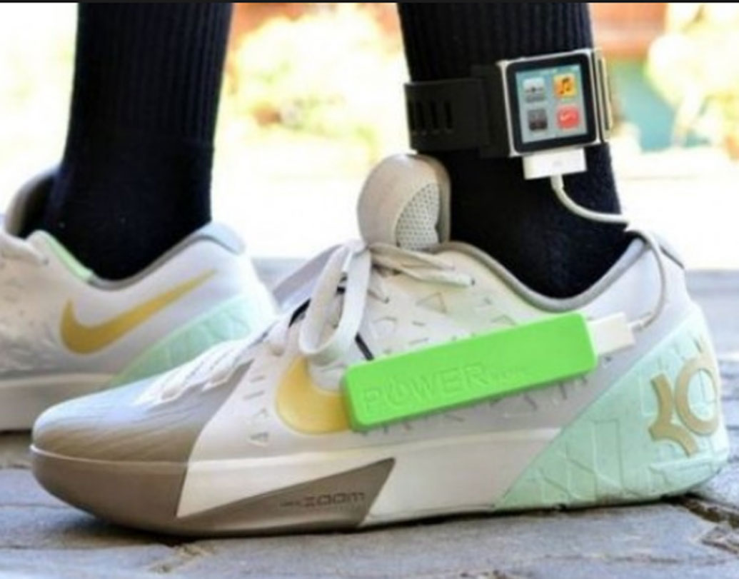 তবে প্রথম মডেলে অনেক সমস্যা ছিল। ক্রমে সমস্যাগুলো খুঁজে বার করে সেগুলো ঠিক করা হয়েছে। দুই কিশোর জানিয়েছে, সাধারণ মোবাইল চার্জারে যে গতিতে চার্জ হয়, তার থেকে ২০ শতাংশ কম সময়ে চার্জ হয়ে যায় এই ওয়াকিং চার্জারে।