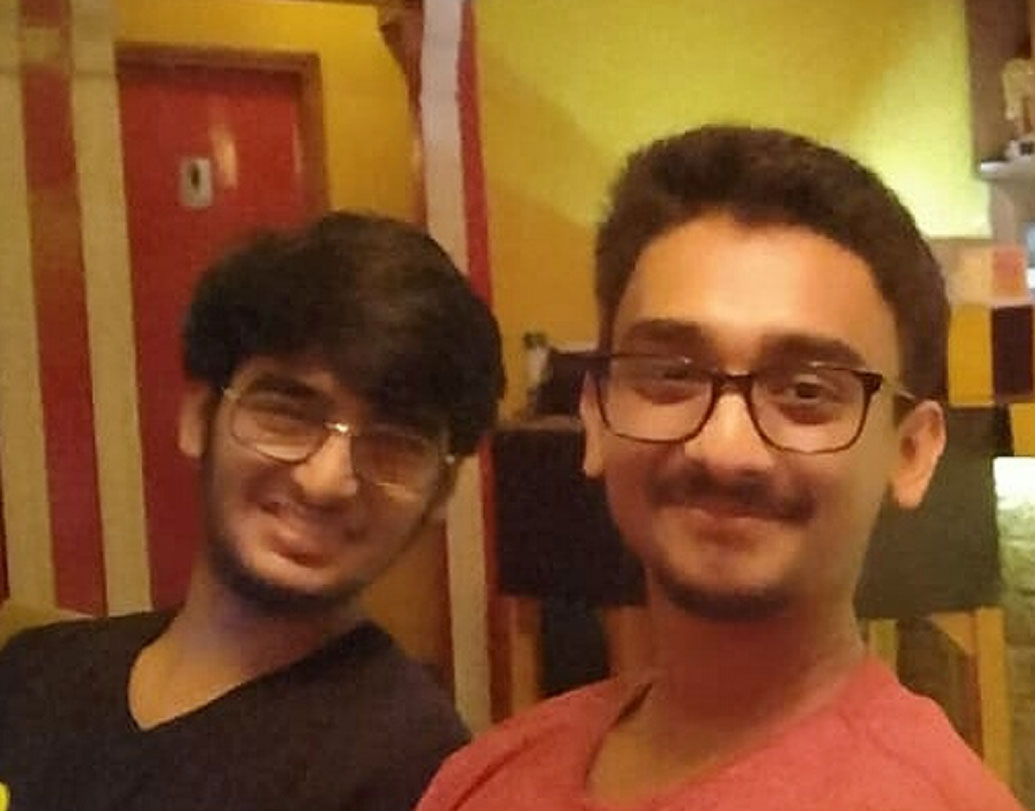 বর্তমানে দিল্লির ভারতী বিদ্যাপীঠ কলেজ এবং ইঞ্জিনিয়ারিং থেকে বিটেক করছেন মোহক। চেন্নাইয়ের ভেলোর ইনস্টিটিউট অফ টেকনোলজি থেকে বিটেক করছেন আনন্দ।