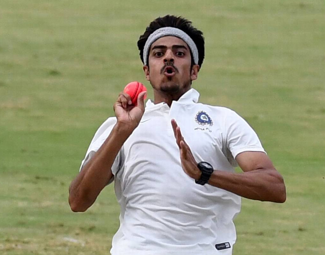 ২০ লক্ষ টাকার বেস প্রাইসেও আইপিএল নিলামে আনসোল্ড থেকেছেন রজনীশ গুরবানি। ঘরোয়া ক্রিকেটে যদিও তিনি ধারাবাহিক থেকেছেন। ২০১৭-১৮ মরসুমের রঞ্জি ট্রফিতে তিনি ছিলেন দ্বিতীয় সর্বাধিক উইকেট শিকারী। ফলে আইপিএলে খেলার সুযোগ পেতেই পারেন তিনি।