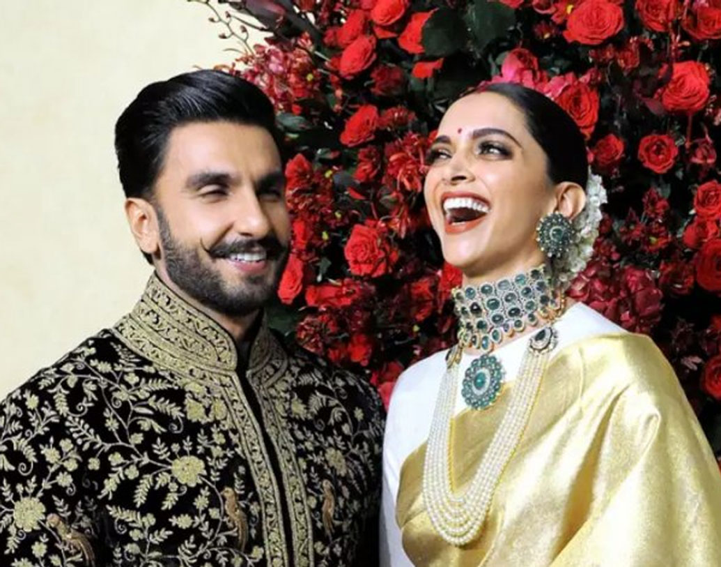 দীপিকা বিয়ে করেছেন রণবীর সিংহকে। দু’জনের রসায়ন নিয়ে কোনও কথা হবে না। প্রাক্তন কাপলের এই বন্ধুত্বপূর্ণ সম্পর্কের প্রশংসা করেছেন অনেকেই।