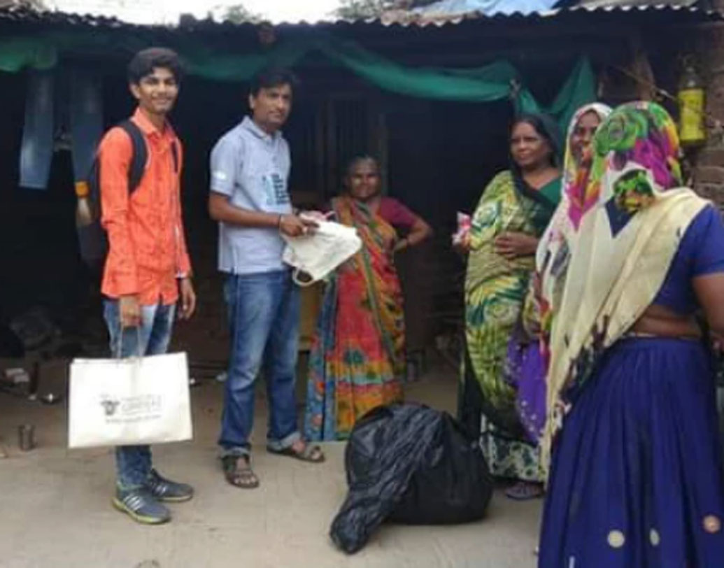 রোজকার অভ্যাস পাল্টাতে গ্রামবাসীরা কতটা রাজি হবেন, সে ব্যাপারে তাঁরা নিশ্চিত ছিলেন না। কিন্তু তাঁদের সেই আশঙ্কাকে ভুল প্রমাণ করে আবর্জনা মুক্ত গ্রাম বানানোর প্রস্তাবে একবাক্যেই রাজি হয়ে যান গ্রামবাসীরা।