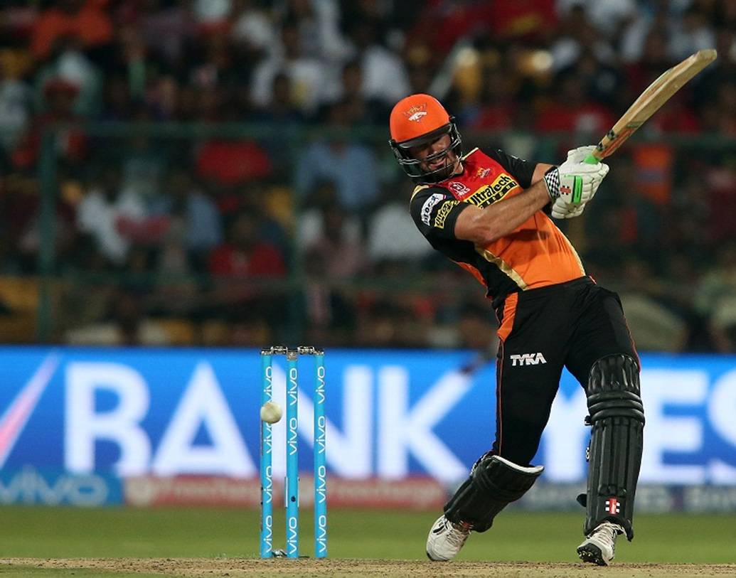 বেন কাটিং: সবচেয়ে গ্ল্যামারাস টুর্নামেন্টের ফাইনালে ম্যান অব দ্য ম্যাচও হয়েছেন বেন। বলের মতোই ব্যাট হাতে বিপক্ষ শিবিরকে ভয় ধরাতে পারেন অস্ট্রেলিয়ার এই অলরাউন্ডার।