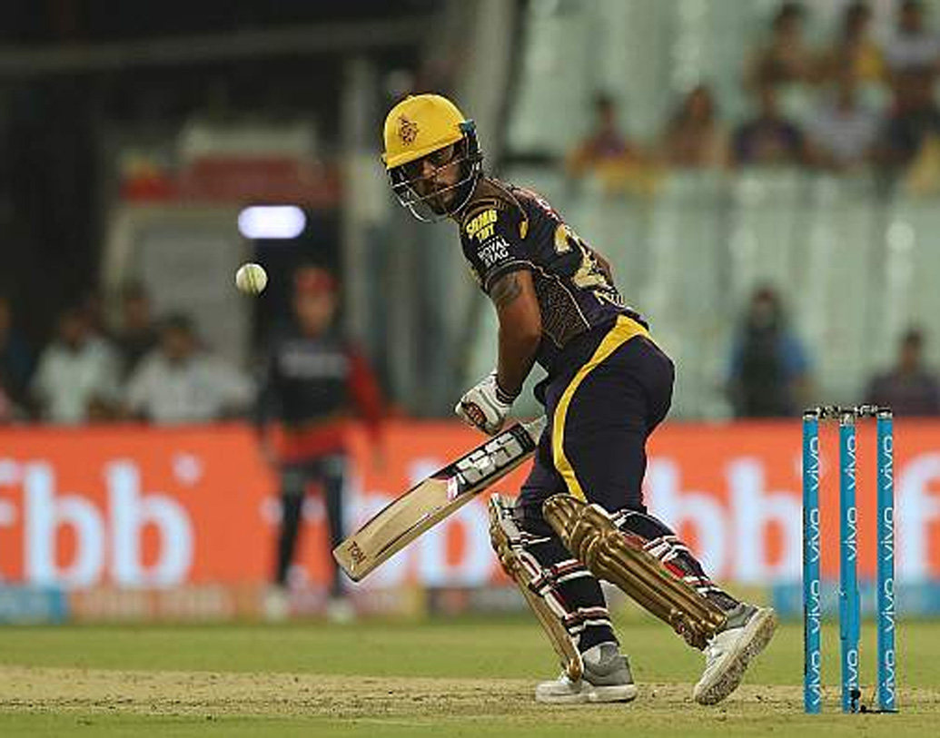 নীতীশ রাণা: বাঁ হাতি এই ব্যাটসম্যানের স্পিন বোলিংয়ের হাতটাও বেশ। একাদশ আইপিএলে এবি ডিভিলিয়ার্স এবং বিরাট কোহালির উইকেট নিয়ে চমক দিয়েছিলেন রাণা।