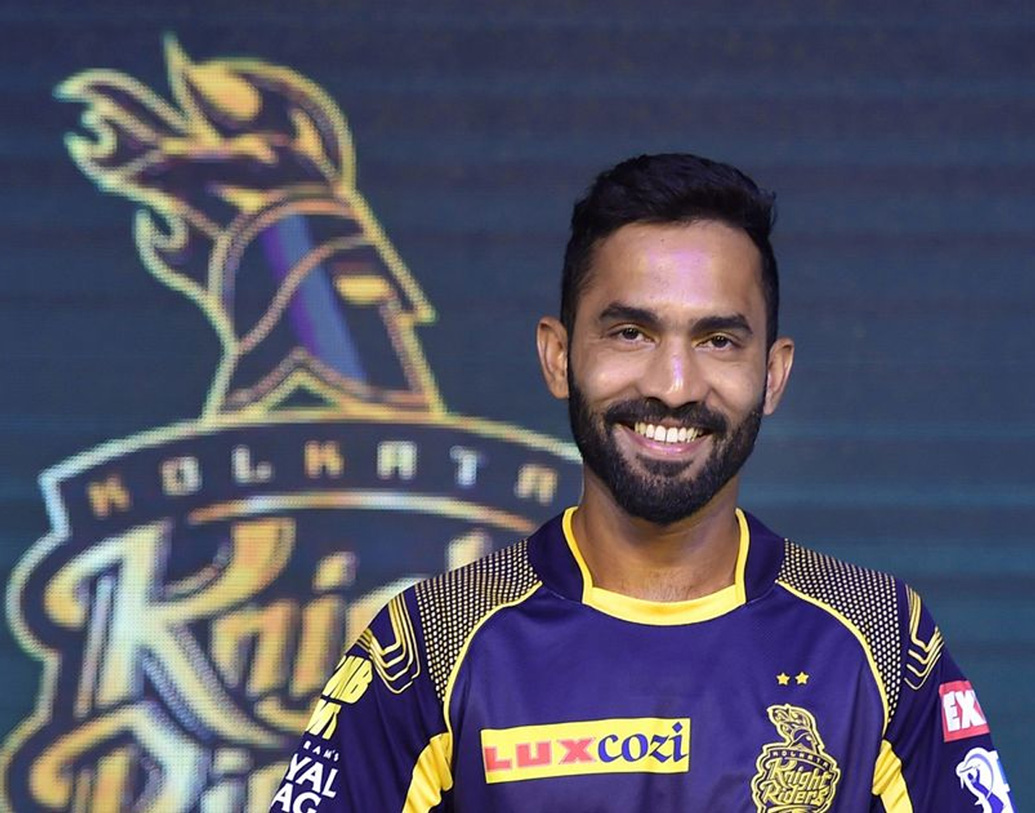 দীনেশ কার্তিক: ৩২ বছর বয়সী এই তারকা ক্রিকেটার আইপিএলে প্রতিটি সংস্করণেই অংশ নিয়েছেন। কেকেআরের অধিনায়ক উইকেটকিপার-ব্যাটসম্যান দলের বড় ভরসা।