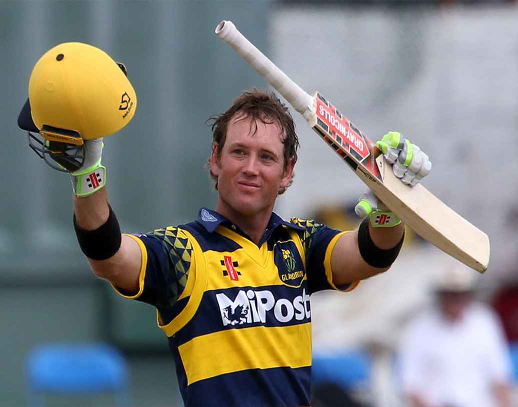 কলিন ইনগ্রাম: দক্ষিণ আফ্রিকার ৩৪ বছরের এই বাঁ হাতি ব্যাটসম্যান জাতীয় দলের হয়ে খেলেছেন ছয় বছর আগে। তাঁকে দলে রাখার মূল কারণ তাঁর অলরাউন্ড পারফরম্যান্স। ব্যাটিং ছাড়াও লেগস্পিন ও প্রয়োজনে উইকেটকিপিংও করে দিতে পারেন।