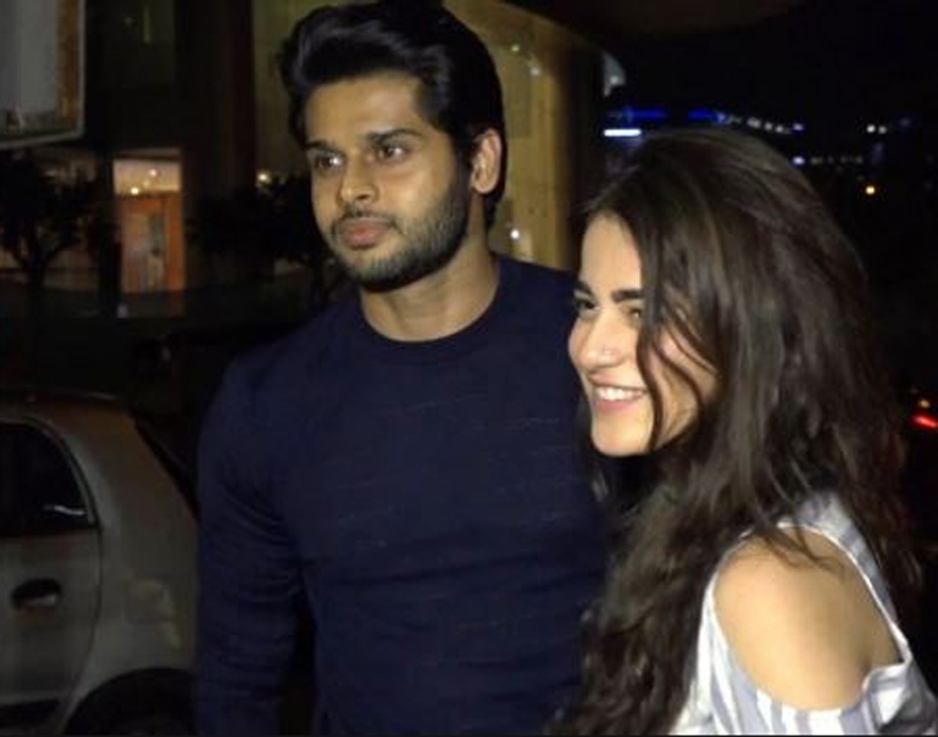 অভিনেত্রী রাধিকা মদনের সঙ্গে ছবিটির শুটিংয়ের সময় থেকেই নাকি গভীর বন্ধুত্ব ছিল অভিমন্যুর। ‘ডিনার ডেট’ যাওয়া নিয়ে প্রশ্ন করলে সংবাদ সংস্থাকে এমনই বলেন অভিমন্যু।