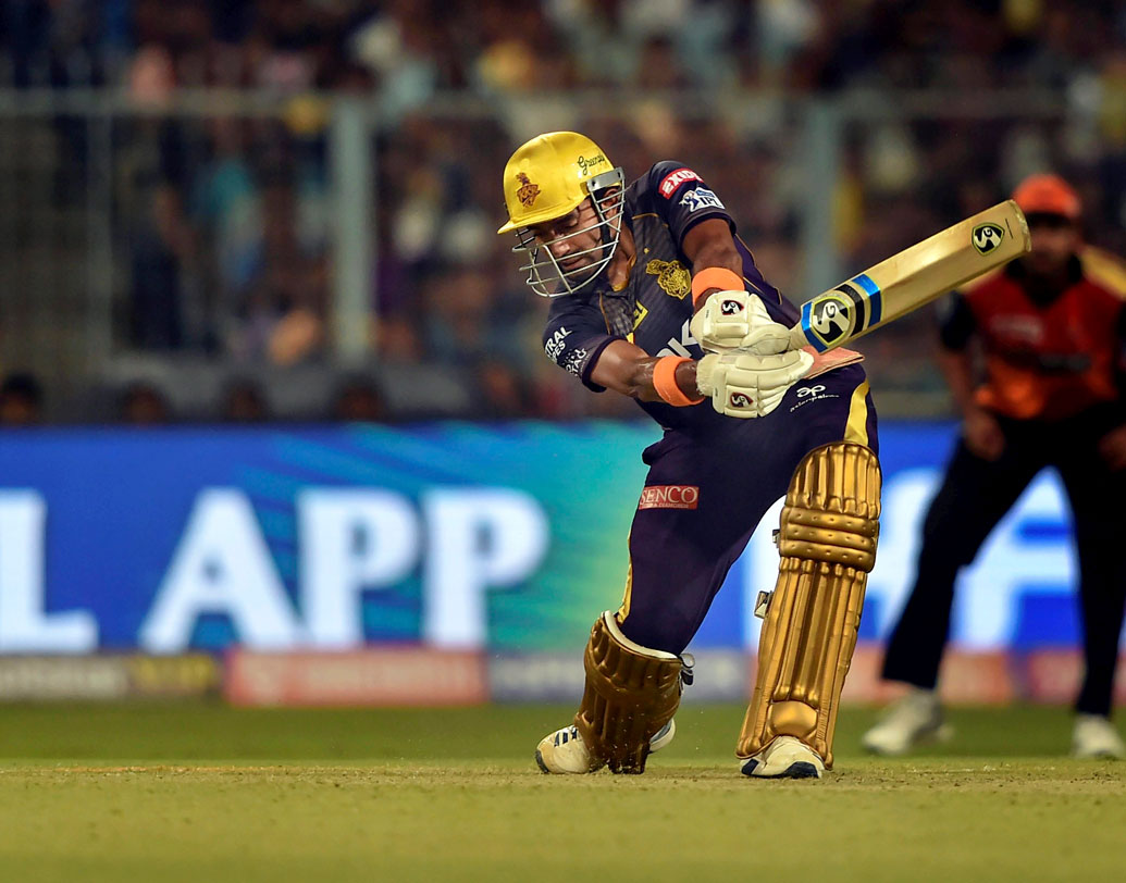 রবীন উথাপ্পা যোগ্য সঙ্গত দিয়েছেন নীতীশকে।