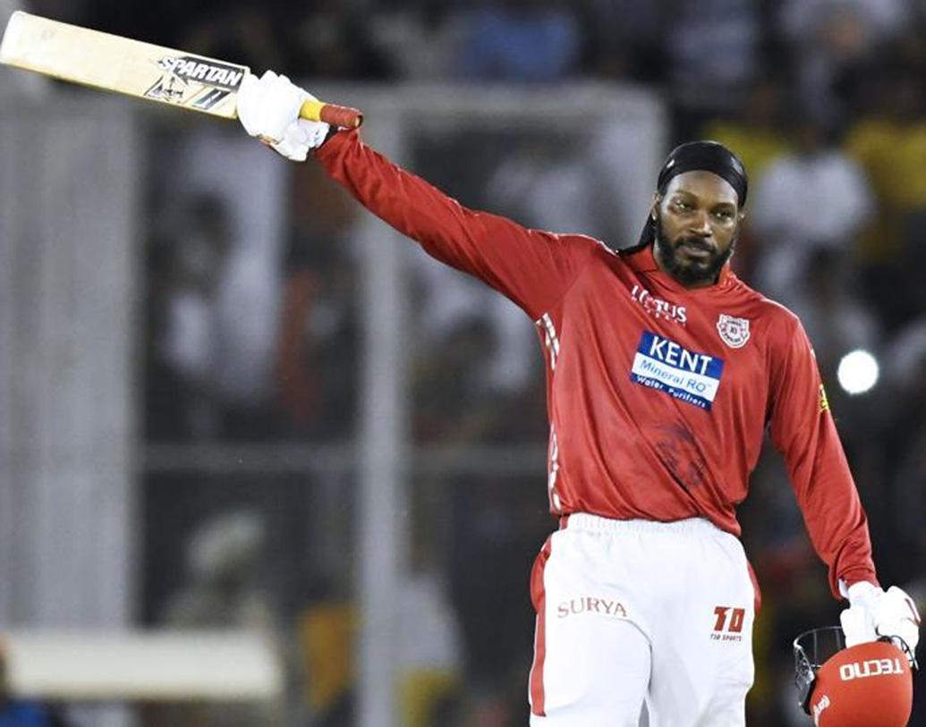 রাহুলের সঙ্গে নামার কথা ‘ইউনিভার্স বস’ ক্রিস গেইলের। তাঁর ঝোড়ো ইনিংস বিপক্ষের বোলারদের কাছে ভয়ের কারণ তো বটেই। গেইল-রাহুলের ওপেনিং জুটি দলের প্রধান শক্তি। দু’জন ছন্দে থাকলে যে কোনও বোলিং আক্রমণকে ছিন্নভিন্ন করার ক্ষমতা ধরেন। 