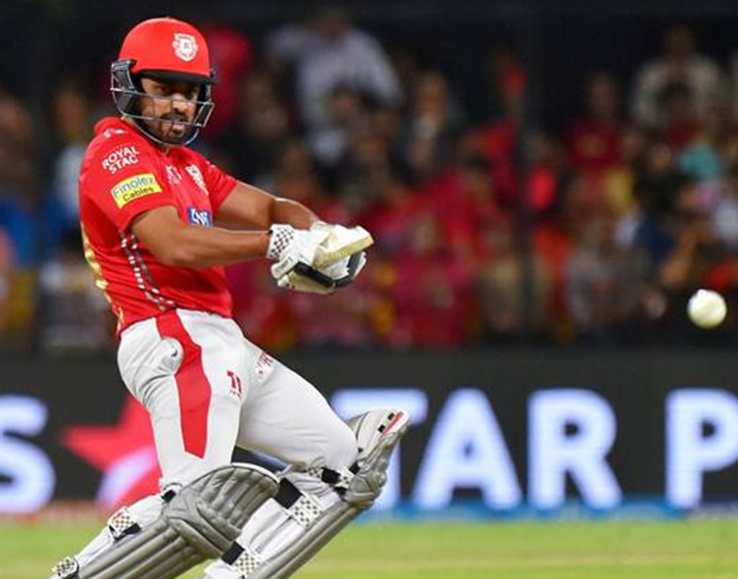 চার নম্বরে খেলার কথা করুণ নায়ারের। কর্নাটকের অন্যতম প্রতিভাবান ক্রিকেটার করুণ, বলা হচ্ছে এমনটাই।