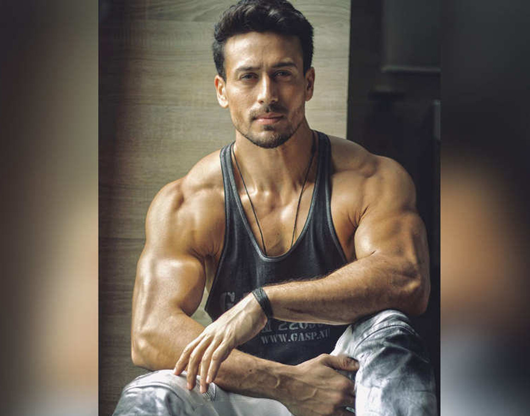 টাইগার শ্রফের জলখাবারে থাকে আটটি ডিমের সাদা অংশ। ওট মিল খান তিনি। ধূমপান বা মদ্যপানের বিন্দুমাত্র নেশাও তাঁর নেই।