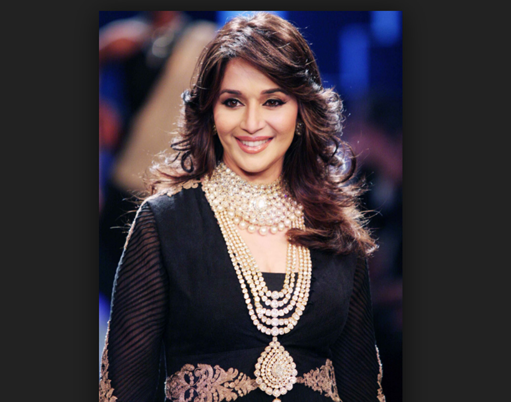 মাধুরী দীক্ষিত সকালে উঠে মাখন পাউরুটিও খান, আবার রুটি-সবজি-ডিমও খান কখনও কখনও। মোট কথা হেভি ব্রেকফাস্ট করেন তিনি।