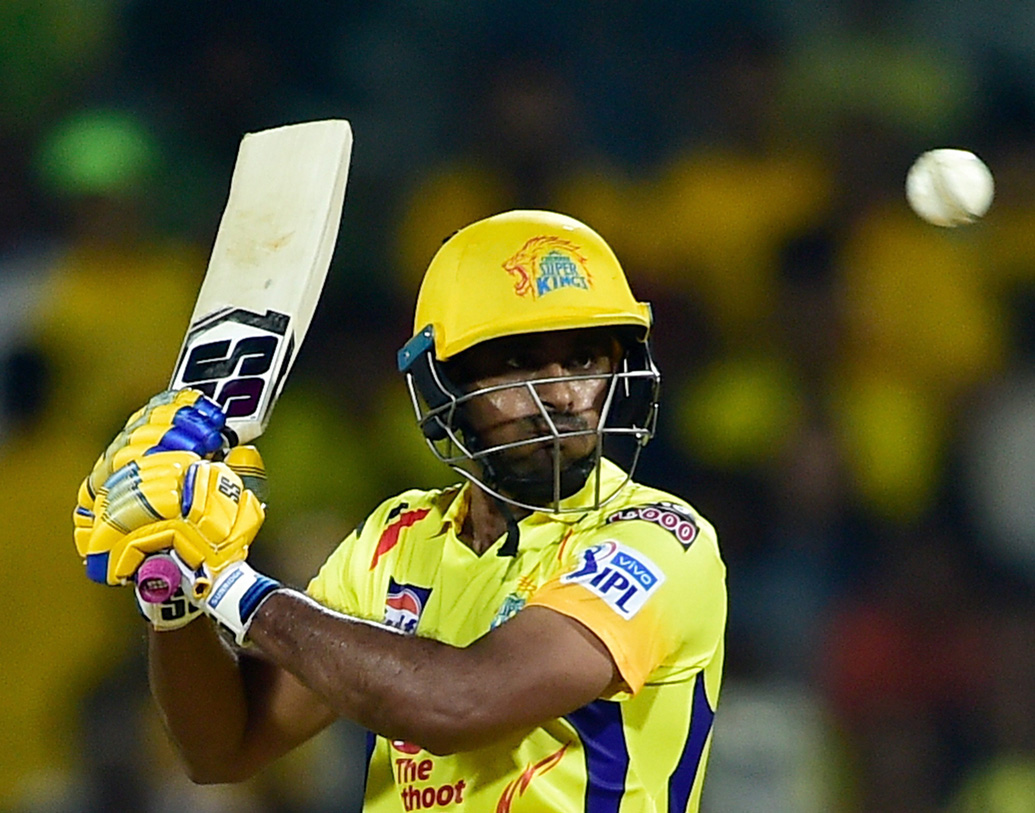 অম্বাতী রায়ুডু নামার কথা তাঁর সঙ্গে। ধীর গতিতে হলেও দায়িত্বশীল ইনিংস খেলেছেন গত ম্যাচে।