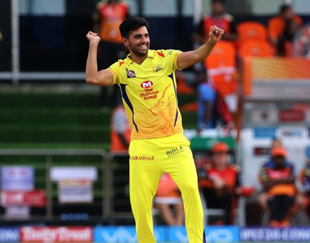 দীপক চাহার নামার কথা আট নম্বরে। আরসিবির বিরুদ্ধে স্পেল ভাল ছিল তাঁর।