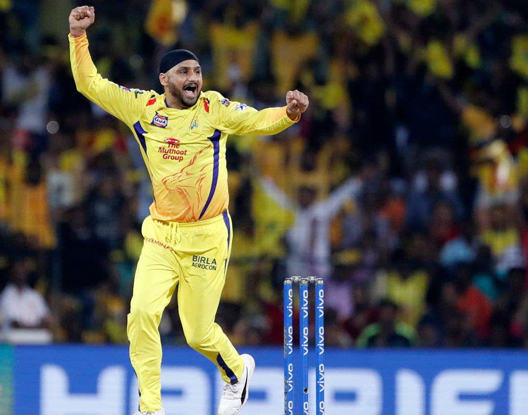 দশ নম্বরে নামতে পারেন হরভজন সিংহ। ভাজ্জি গত ম্যাচে ২০ রানে ৩ উইকেট নিয়েছেন। তাঁর অভিজ্ঞতা দলের সম্পদ।