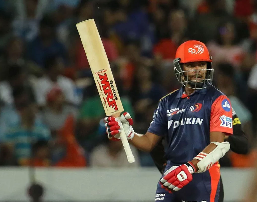 তরুণ ভারতীয় ওপেনার পৃথ্বী শ শেষ মুহূর্তে বিশ্বকাপের চূড়ান্ত তালিকায় ঢুকে পড়তে পারেন। গত ম্যাচে মাত্র ৭ রান করায় আজ মাঠে নামলে ভাল পারফরম্যান্সের আপ্রাণ চেষ্টা করবেন। রবিবারের ম্যাচের পর সচিনের পরামর্শ নিয়েছেন তিনি।