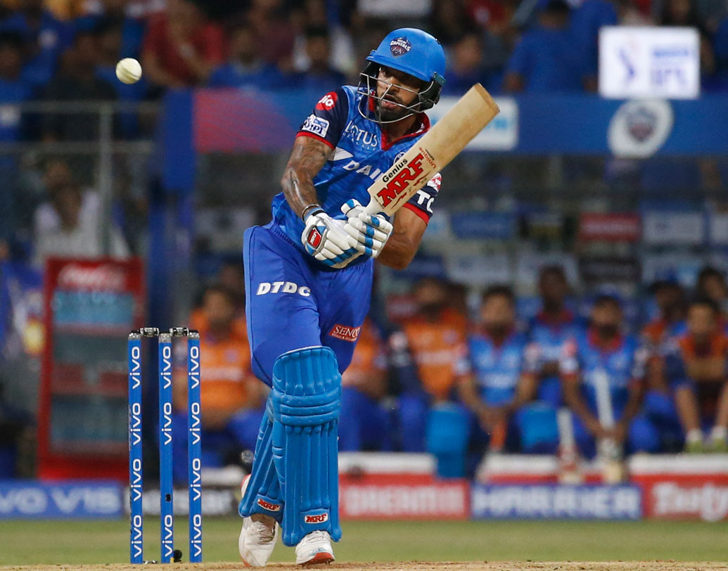 শিখর ধওয়ন রবিবারের ম্যাচ শুরু করেছেন ৪৩ রান দিয়ে। স্ট্রাইক রেট বাড়াতে মরিয়া ধওয়ন বড় ইনিংস গড়ার লক্ষ্যে পৃথ্বীর সঙ্গে ওপেন করবেন বলেই মনে হয়।