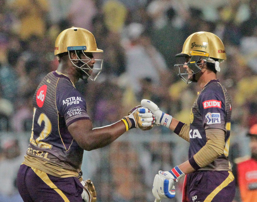 শুভমন গিল থাকতে পারেন ছয় নম্বরে। গত ম্যাচে পর পর দু’টি ছয় মেরে দলকে জয়ের পথ দেখিয়েছেন তিনি।