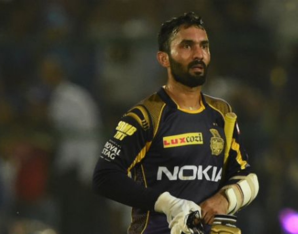 অধিনায়ক-উইকেটকিপার দীনেশ কার্তিকের নামার কথা চার নম্বরে। ৩২ বছর বয়সী এই তারকা ক্রিকেটার আইপিএলে প্রতিটি সংস্করণেই অংশ নিয়েছেন। তাই তাঁর অভিজ্ঞতা কাজে আসবেই।