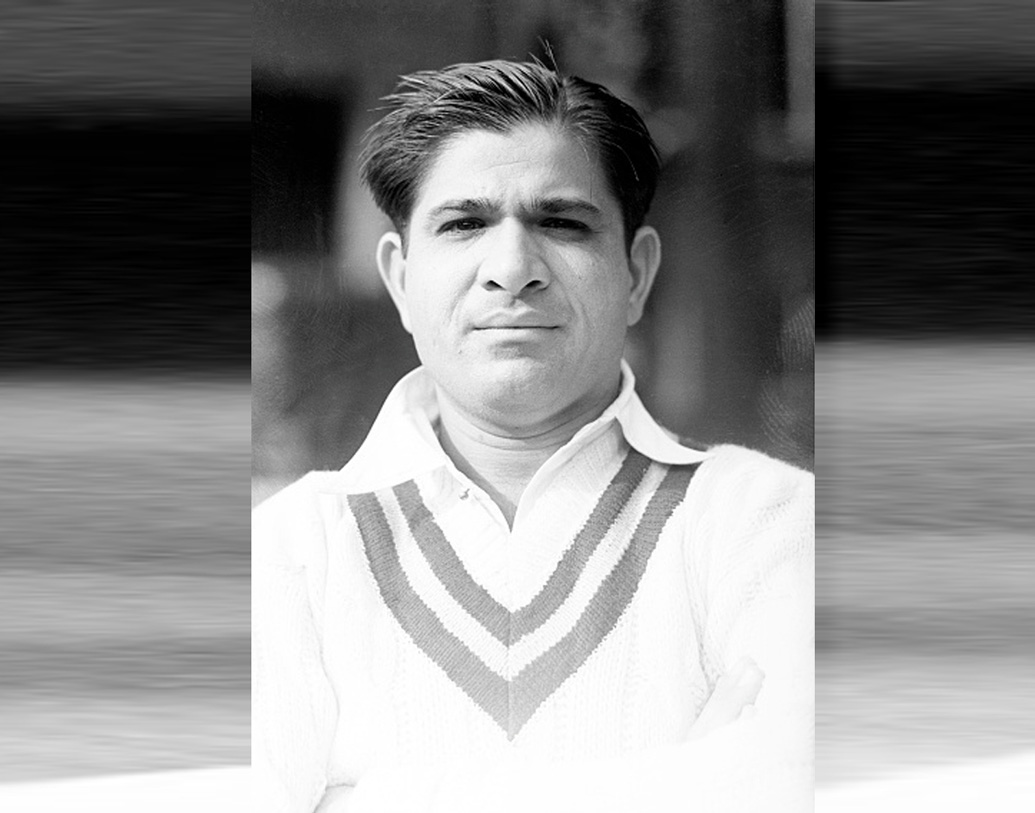 ১৯৪৭ সালে সিডনি টেস্টে বিল ব্রাউনকে এ ভাবেই আউট করেছিলেন বিনু মাঁকড়। তার পর থেকেই বিশ্ব ক্রিকেটে এই ধরনের রান আউট মাঁকড় আউট নামে পরিচিত।