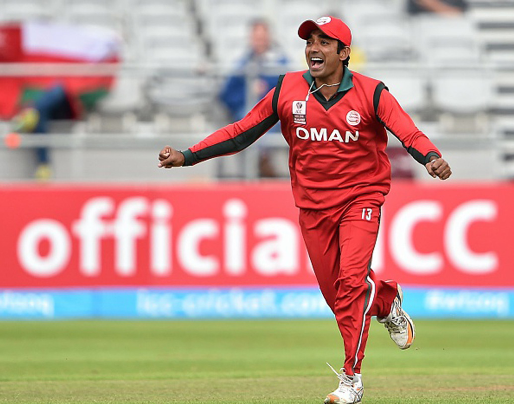 টি-২০ সিরিজে হংকং-ওমানের খেলায় ২০১৬ সালে হংকংয়ে এশিয়া কাপ চলাকালীন বাঁ হাতি স্পিনার আমির কালিম আউট করেন মার্ক চ্যাপম্যানকে।