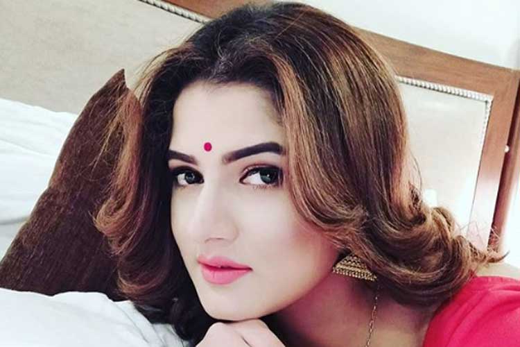 Srabanti Chatterjee welcomes a new member of her family dgtl