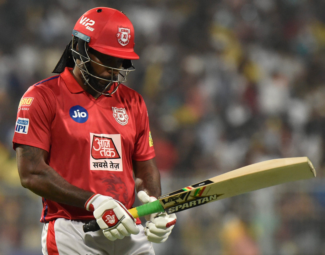 জাতীয় দলের সতীর্থকে ভালভাবেই চেনেন রাসেল। ক্রিস গেলকেও ডাগ আউটে ফেরালেন তিনিই।