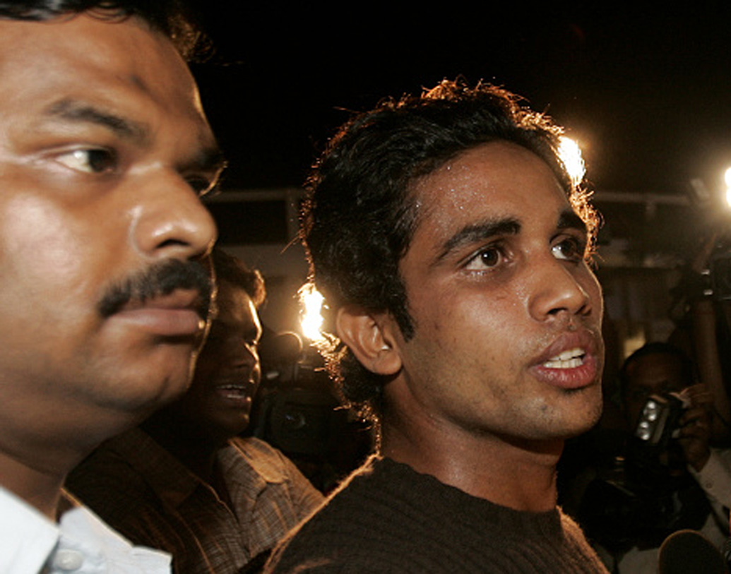 শেন ওয়ার্নের নেতৃত্বে রাজস্থান রয়্যালসের জার্সিতে ২০০৯ সালে নিজের প্রথম আইপিএলেই সাড়া জাগিয়েছিলেন কামরান খান। তাঁকে ভবিষ্যতের তারকা বলেছিলেন স্বয়ং শেন ওয়ার্ন।