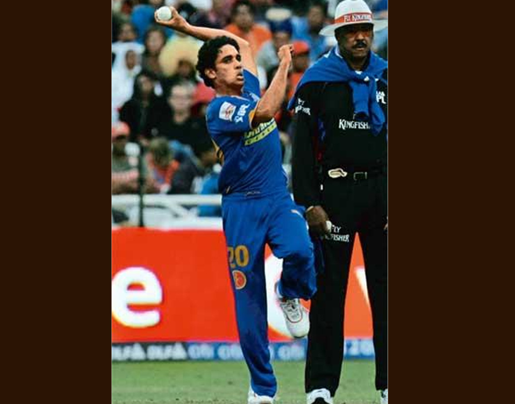 আম্পায়ার রুডি কোর্ৎজেন ও গ্যারি বাক্সটার প্রথম লক্ষ্য করেন বিষয়টি। চেন্নাই সুপার কিংসের বিরুদ্ধে ৩০ এপ্রিল ছিল সেই খেলা। ‌আইপিএলের টেকনিক্যাল কমিটি, টিভি আম্পায়ার আমেস সাহেবা ভিডিয়ো ফুটেজ রিভিউ করেন।