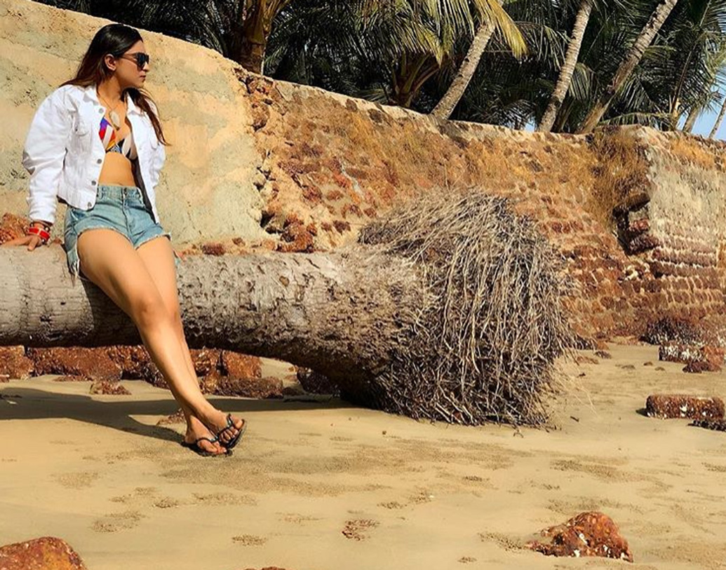 বাঁহাতি নীতীশের স্ত্রীর একটি ডিজাইনার স্টুডিয়ো রয়েছে।