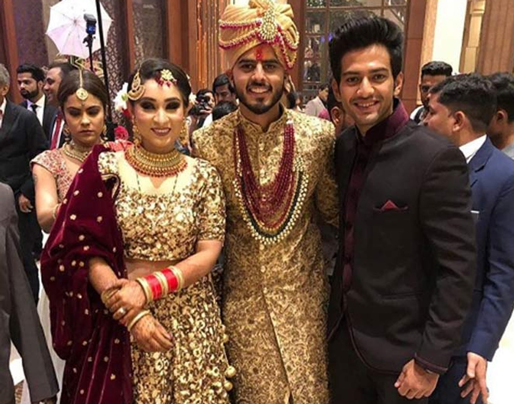 তিনি পেশাগত দিক থেকে একজন ইন্টিরিয়র ডিজাইনার। ইন্টিরিয়র আর্কিটেক্ট এই তরুণী তাই নিজের এনগেজমেন্ট ও বিয়ের সেটের খুঁটিনাটির প্রতিও কড়া নজর রেখেছিলেন।