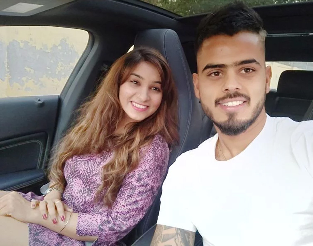 আইপিএল সফরেও স্ত্রী সাচি রয়েছেন নীতীশের সঙ্গেই। স্ত্রী ভাগ্যেও আইপিএলে দুর্দান্ত পারফরম্যান্স করে চলেছেন এই তরুণ তুর্কি, এমনটাই মজা করে বলছেন তাঁর সতীর্থরা।