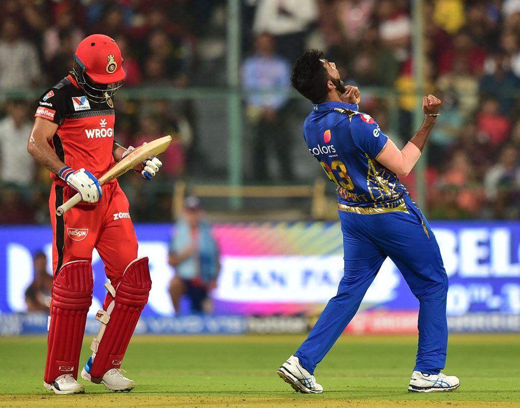 বুমরা বল করতে এসে বিরাটকে প্যাভিলিয়নে ফিরিয়ে দেওয়া মুম্বইয়ের জয়ের একটা বড় কারণ।